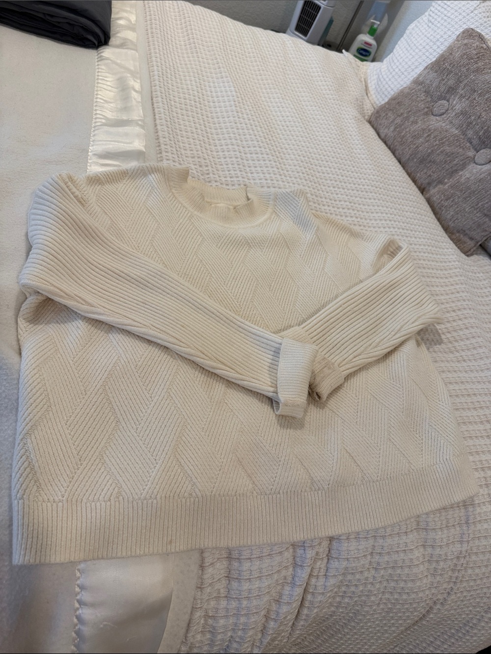Cyrus Cream Textured Crew Neck Sweater. Sz L